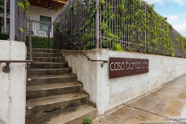 1542 N Alamo St Property Photo 32