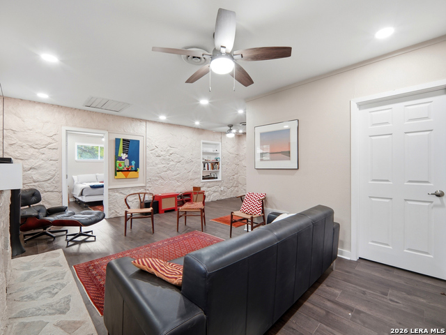 19214 Grey Forest Property Photo 8