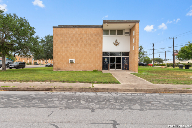 702 E Harrison Ave Property Photo 4