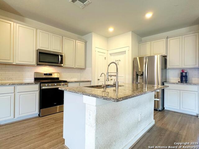 3906 Glenloch Way Property Photo 5