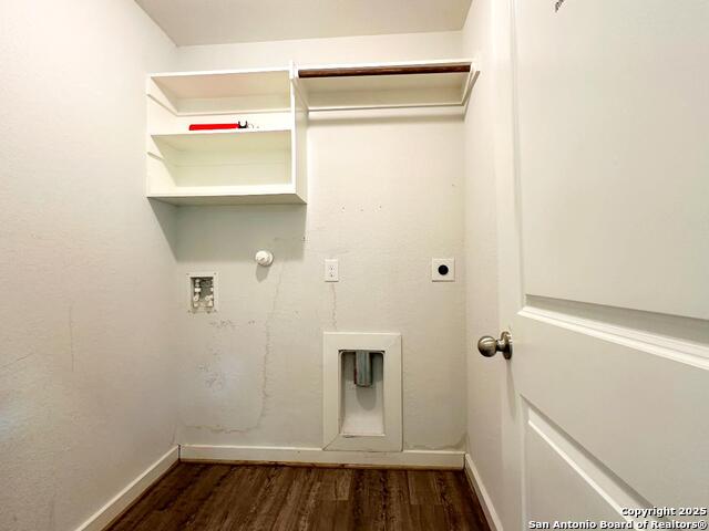 3906 Glenloch Way Property Photo 7