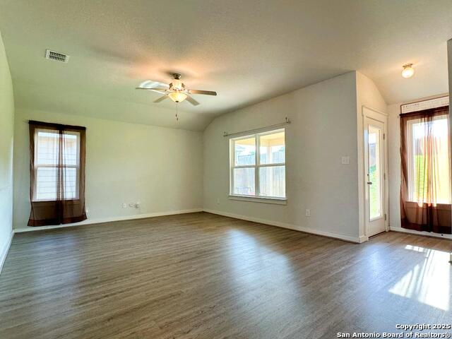 3906 Glenloch Way Property Photo 9