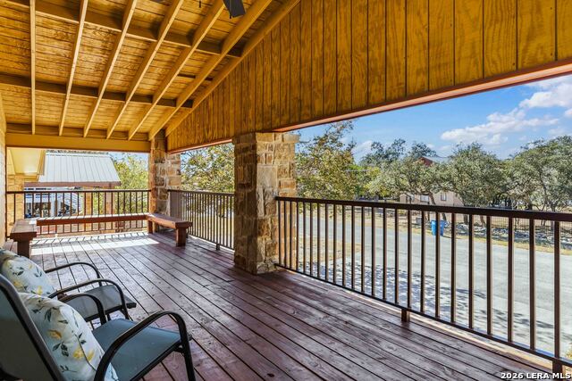 2481 Lakeshore Dr Property Photo 10