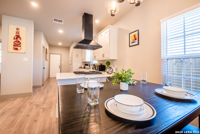1123 S Olive Property Photo 8