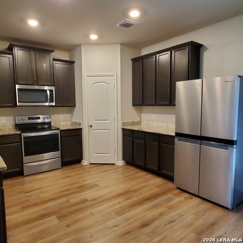9206 Foxing Blfs Property Photo 4