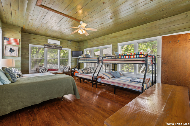 157 Lake Bnd Property Photo 9