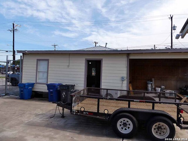 738 W Hildebrand Ave Property Photo 13