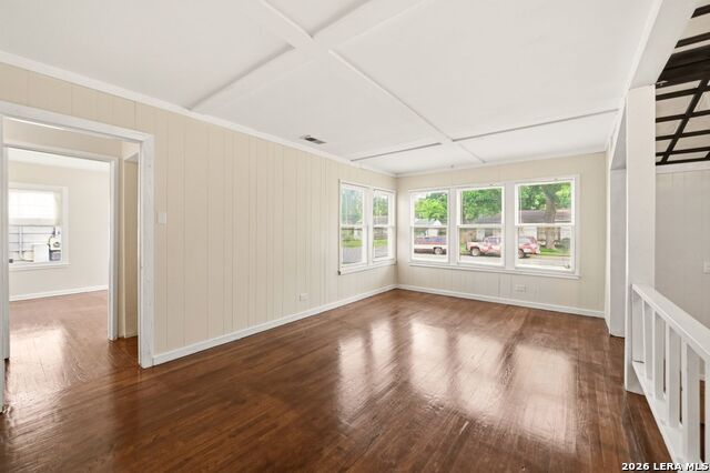 303 Aero Ave Property Photo 4