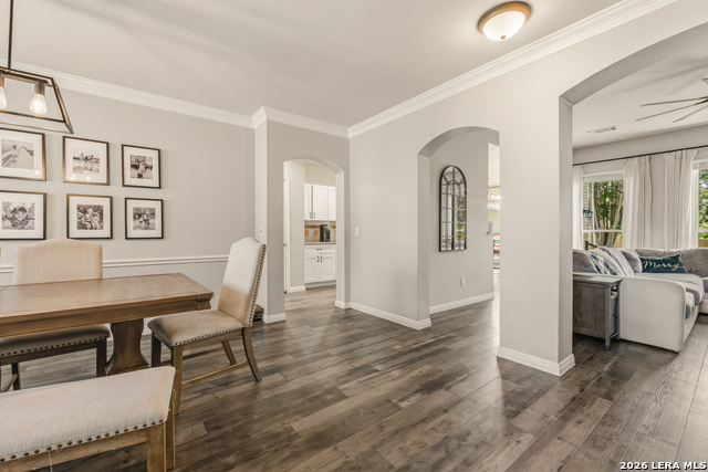 1204 Dimrock Property Photo 4