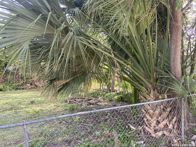 1204 Perez St Property Photo 5