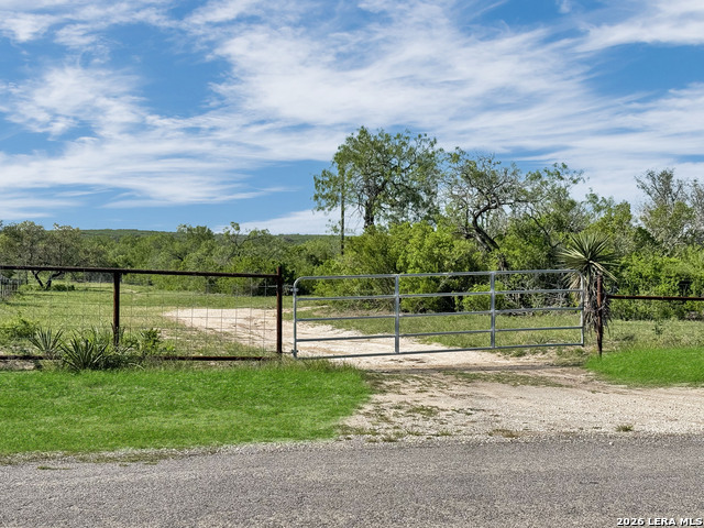 4552 Mineral Cemetery Rd Property Photo 4