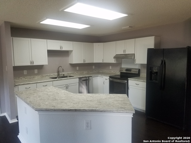 261 Samantha Dr Property Photo 2