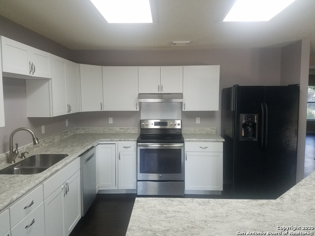 261 Samantha Dr Property Photo 3
