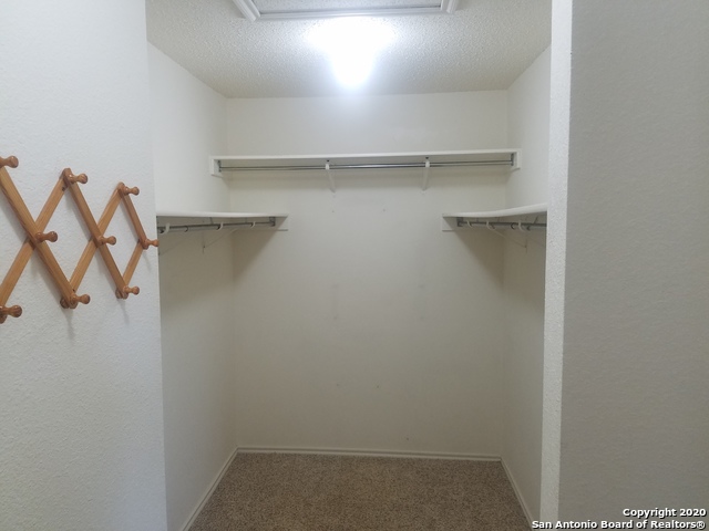 261 Samantha Dr Property Photo 4
