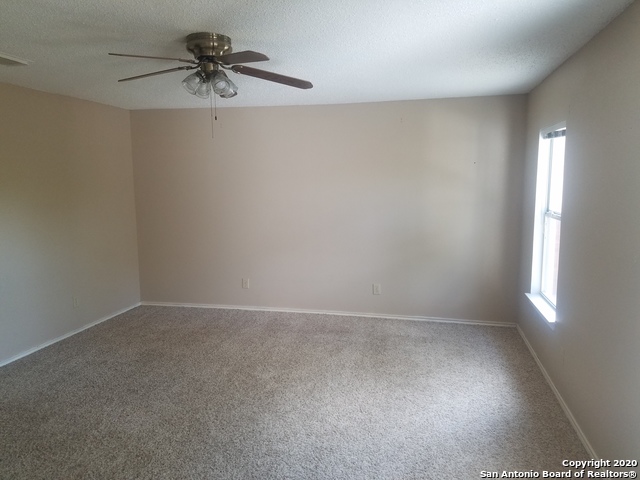 261 Samantha Dr Property Photo 6
