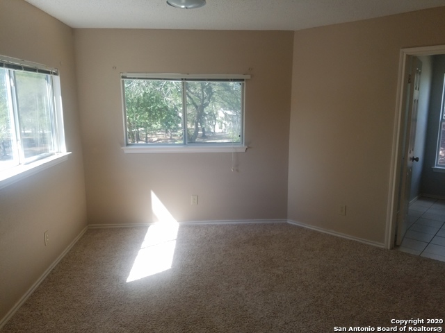 261 Samantha Dr Property Photo 7
