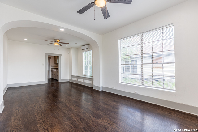 706 Canton Property Photo 5