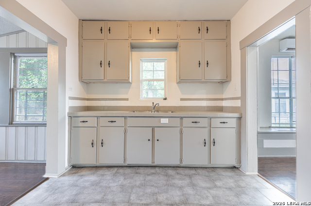 706 Canton Property Photo 12