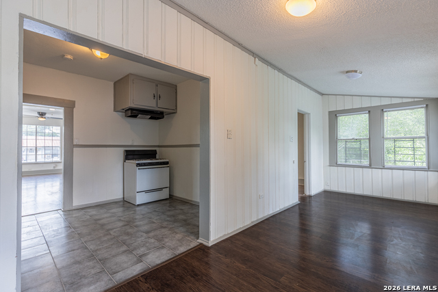 706 Canton Property Photo 14