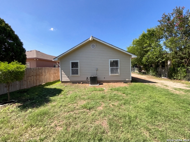 236 Lawton St Property Photo 5