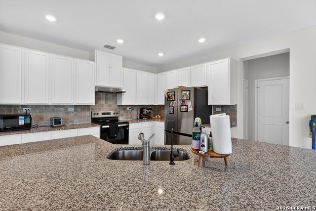 9403 Hinterlands Dr Property Photo 12