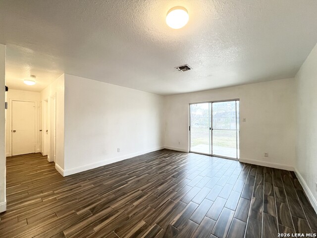 2106 Henrietta St Property Photo 12