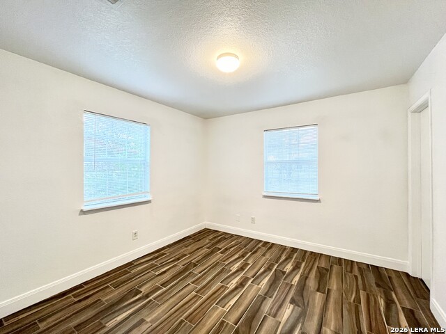 2106 Henrietta St Property Photo 14
