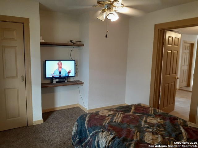 1114 S Loop 1604 E Property Photo 5