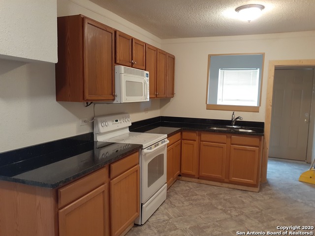1114 S Loop 1604 E Property Photo 7