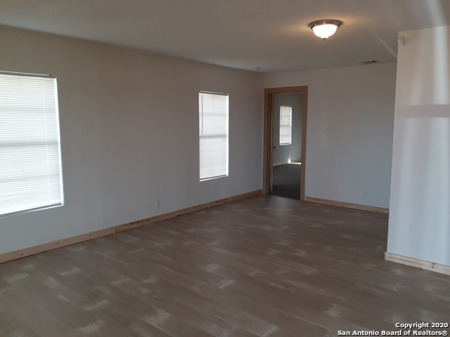 1114 S Loop 1604 E Property Photo 13
