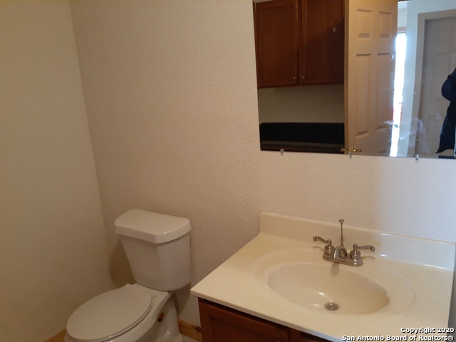 1114 S Loop 1604 E Property Photo 16