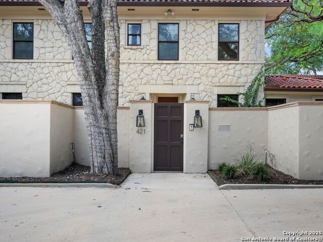 421 E Hildebrand Property Photo 4