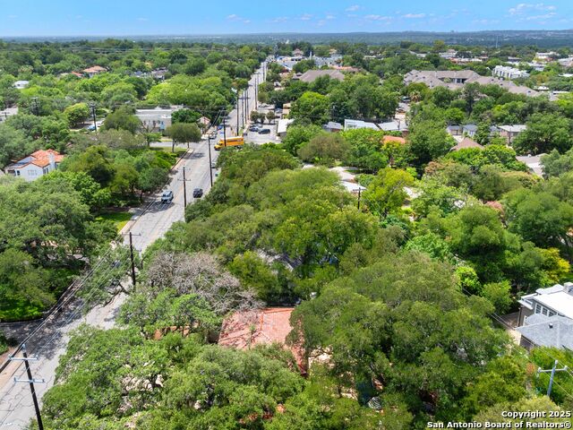 421 E Hildebrand Property Photo 9