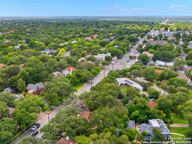 421 E Hildebrand Property Photo 11