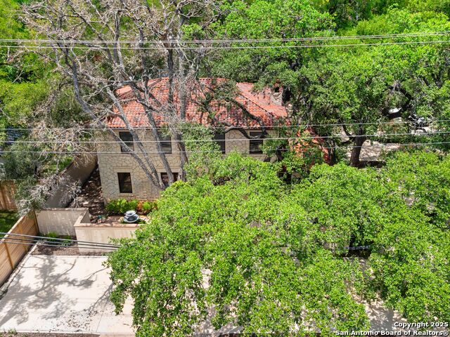 421 E Hildebrand Property Photo 12