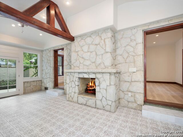 421 E Hildebrand Property Photo 32