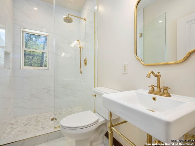 421 E Hildebrand Property Photo 42