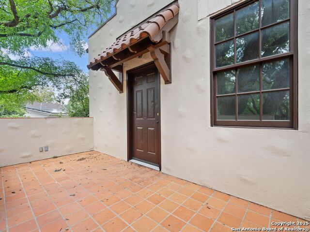 421 E Hildebrand Property Photo 44