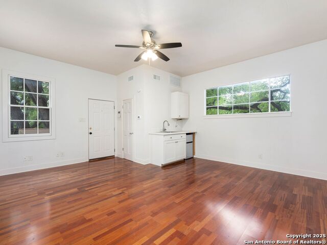 421 E Hildebrand Property Photo 45