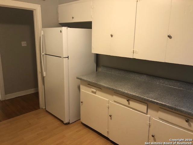 726 E Grayson St Property Photo 5