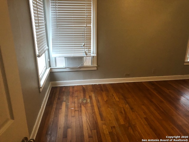 726 E Grayson St Property Photo 11