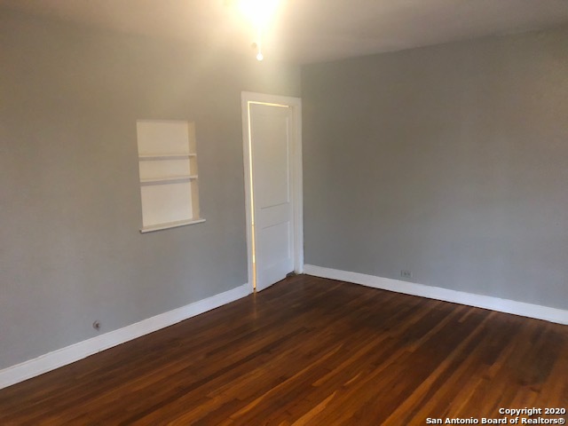 726 E Grayson St Property Photo 13