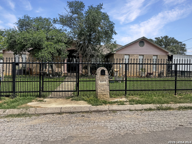 1103 Hidalgo St Property Photo 1