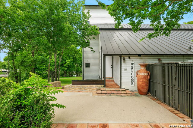 102 Lenz Dr Property Photo 6