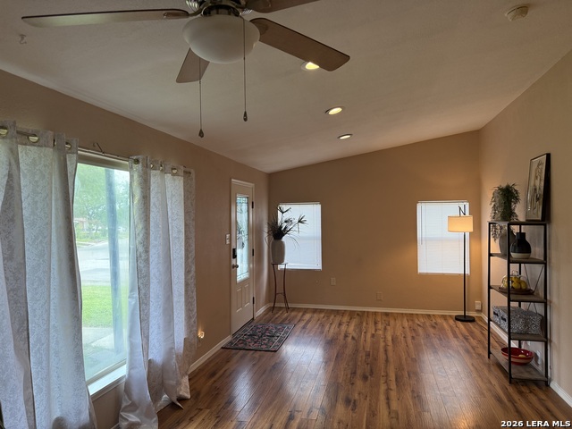 438 Sumner Dr. Property Photo 2
