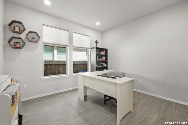 9329 Trestle Crk Property Photo 6