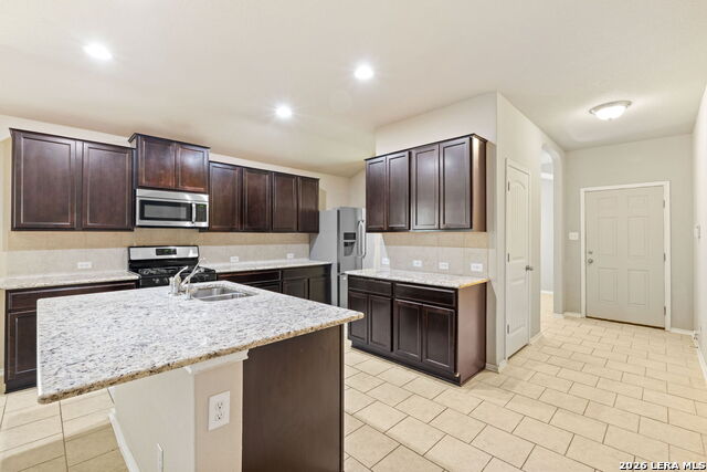 14037 Shivers Cv Property Photo 8