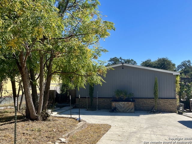 203 Ranch Dr Property Photo 1