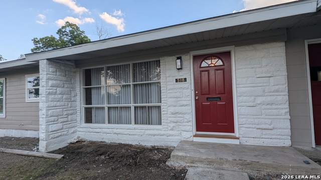 518 Craigmont Property Photo 4