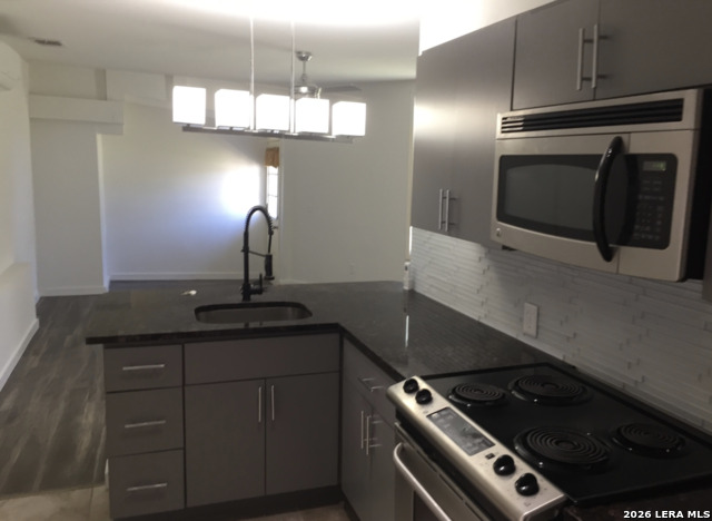 100 Dinn Dr Property Photo 5